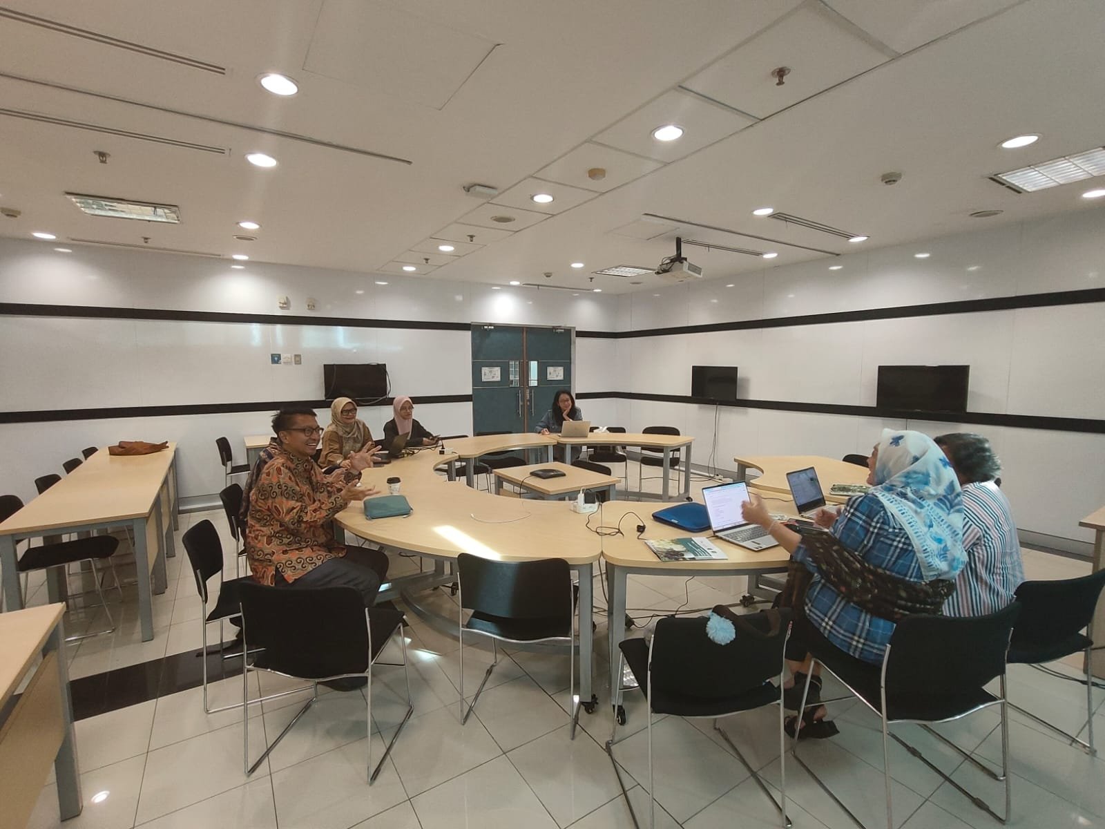 Pertemuan Awal Membahas Jakarta International Flower Festival 2026 Hadir di Rawa Belong Antara Binus University dan ITTA Foundation